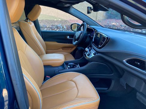 Used 2023 Chrysler Pacifica Pinnacle image 57