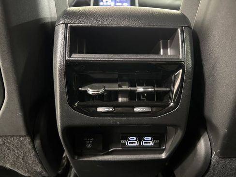 Used 2025 Jeep Grand Cherokee Altitude image 26