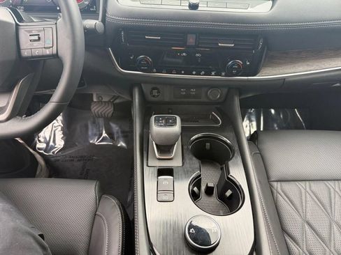 Used 2026 Nissan Rogue Platinum w/ Platinum Premium Package AWD/4WD image 12