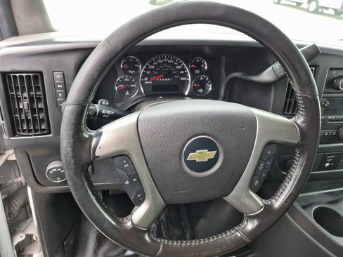 Used 2015 Chevrolet Express 2500 image 19