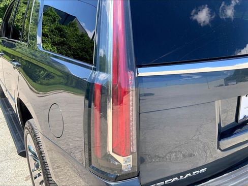 Used 2020 Cadillac Escalade Premium Luxury w/ LPO, Radiant Package AWD/4WD image 29