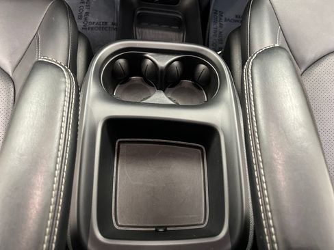 Used 2025 Chrysler Pacifica Select FWD image 50