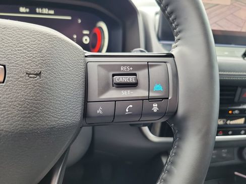 Used 2025 Nissan Rogue SL w/ SL Premium Package FWD image 24