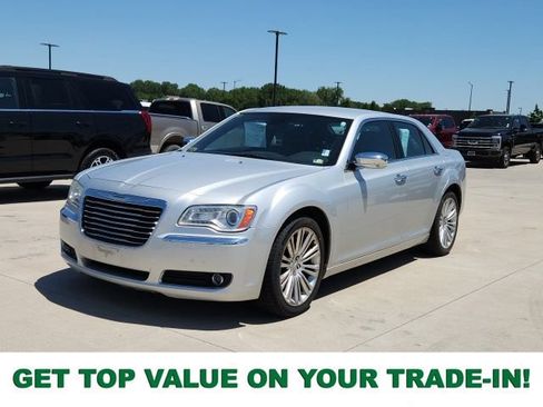 Used 2012 Chrysler 300 Limited w/ Luxury Group RWD image 1