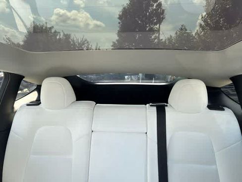 Used 2021 Tesla Model Y Long Range AWD/4WD image 25