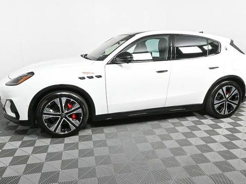 New 2025 Maserati Grecale Folgore image 2