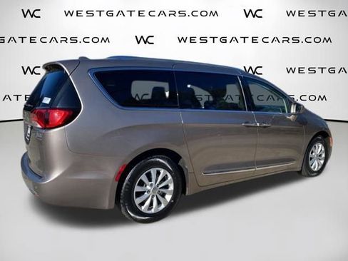 Used 2018 Chrysler Pacifica Touring-L Plus image 23