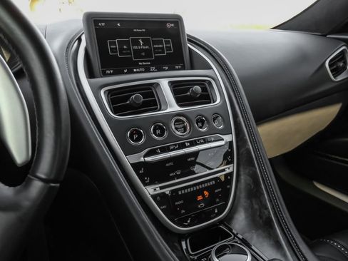 Used 2020 Aston Martin DB11 Coupe image 24