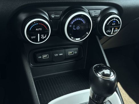 Certified 2022 Hyundai Venue Limited image 20