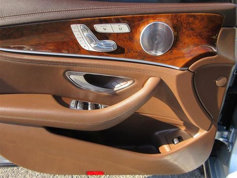 Used 2017 Mercedes-Benz E 300 4MATIC w/ Premium 3 Package image 12