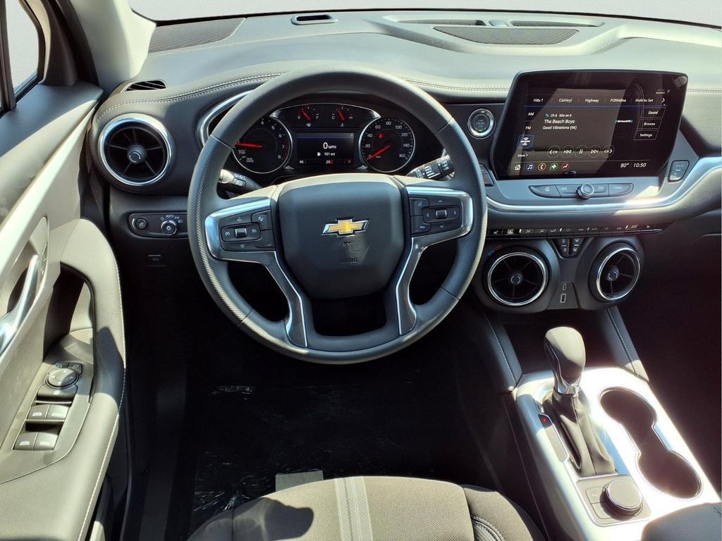 Used 2026 Chevrolet Blazer LT FWD image 9