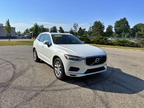 Used 2020 Volvo XC60 T5 Momentum w/ Protection Package Premier AWD/4WD image 3