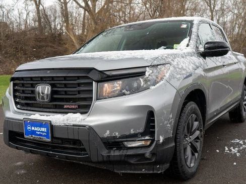 Used 2023 Honda Ridgeline Sport image 2