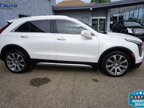 Used 2019 Cadillac XT4 Premium Luxury w/ Technology Package FWD image 6