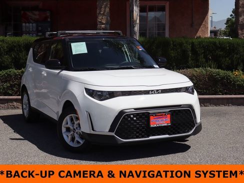 Used 2023 Kia Soul S FWD image 2