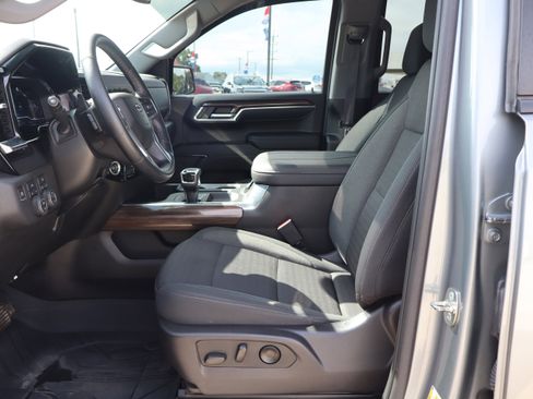 Used 2023 Chevrolet Silverado 1500 RST w/ Redline Edition AWD/4WD image 9