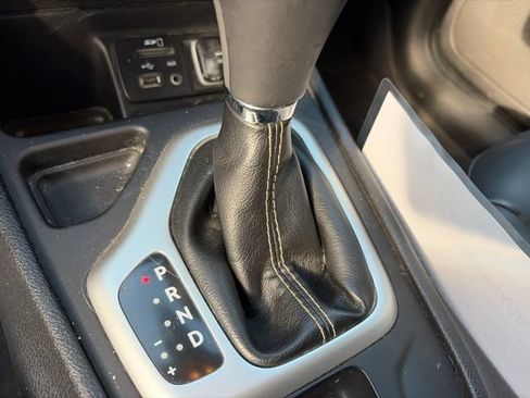 Used 2018 Jeep Cherokee Latitude Plus FWD image 13