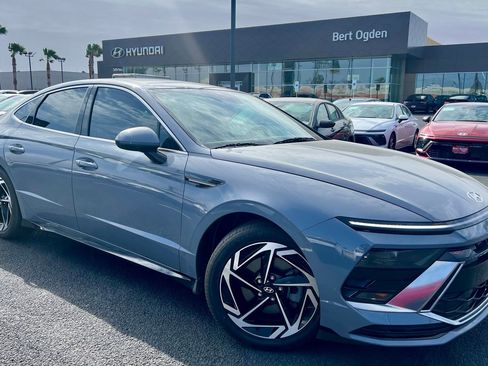 Certified 2024 Hyundai Sonata SEL w/ Convenience Package image 1