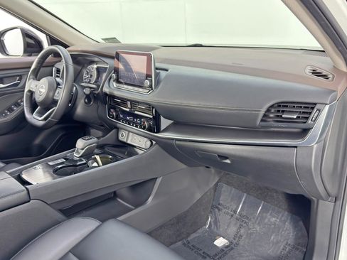 Used 2023 Nissan Rogue SV w/ SV Premium B Package image 14