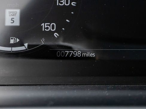 Used 2025 Land Rover Defender 110 X-Dynamic SE image 20