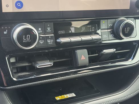Used 2023 Toyota Highlander XSE FWD image 26