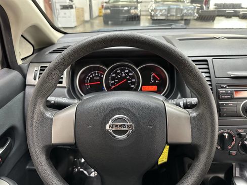 Used 2011 Nissan Versa 1.8 S image 20