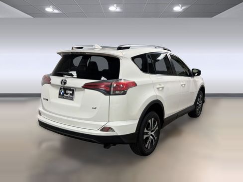 Used 2017 Toyota RAV4 LE FWD image 9