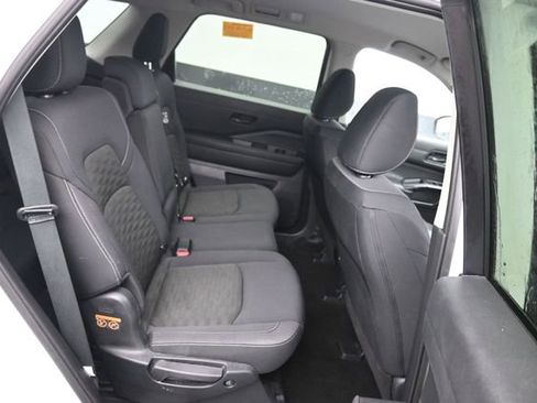 Used 2025 Nissan Pathfinder SV AWD/4WD image 8