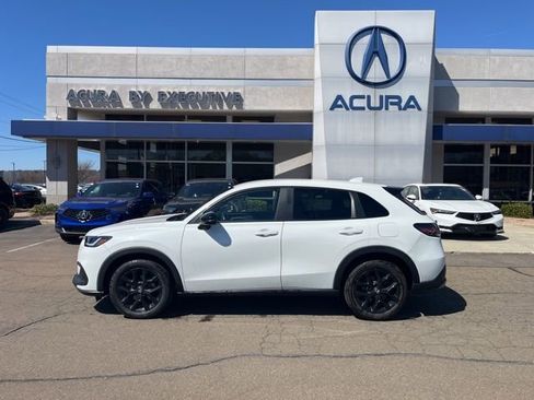 Used 2025 Honda HR-V Sport image 3