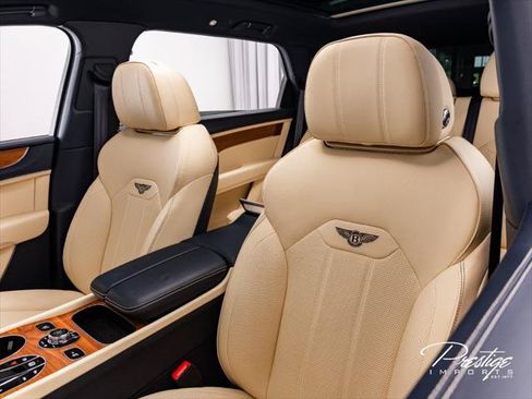 Used 2023 Bentley Bentayga Extended Wheelbase AWD/4WD image 26