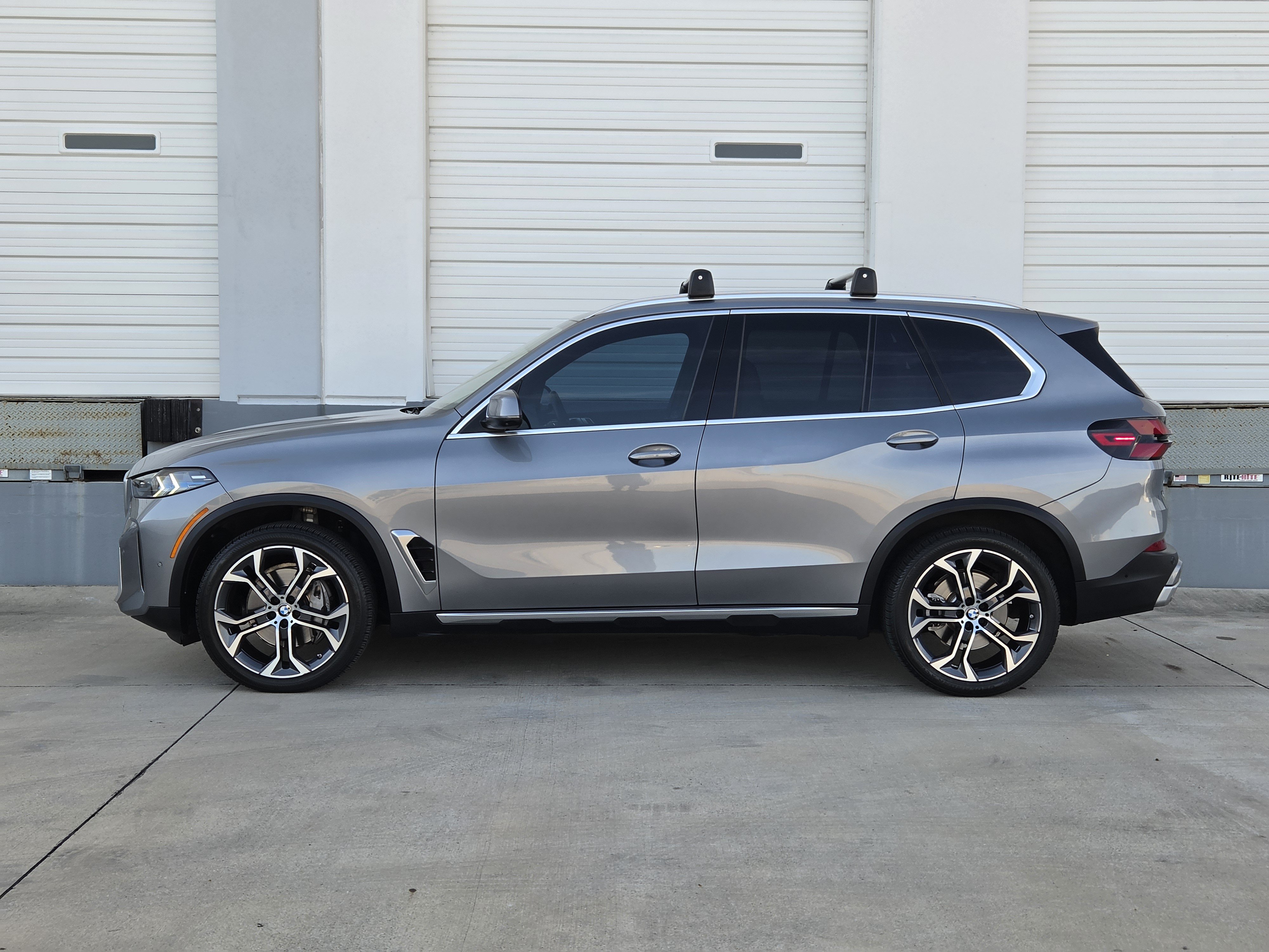 Used 2024 BMW X5 sDrive40i w/ Premium Package RWD image 3