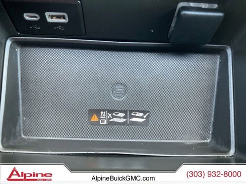 Used 2024 GMC Yukon Denali w/ Advanced Technology Package AWD/4WD image 19