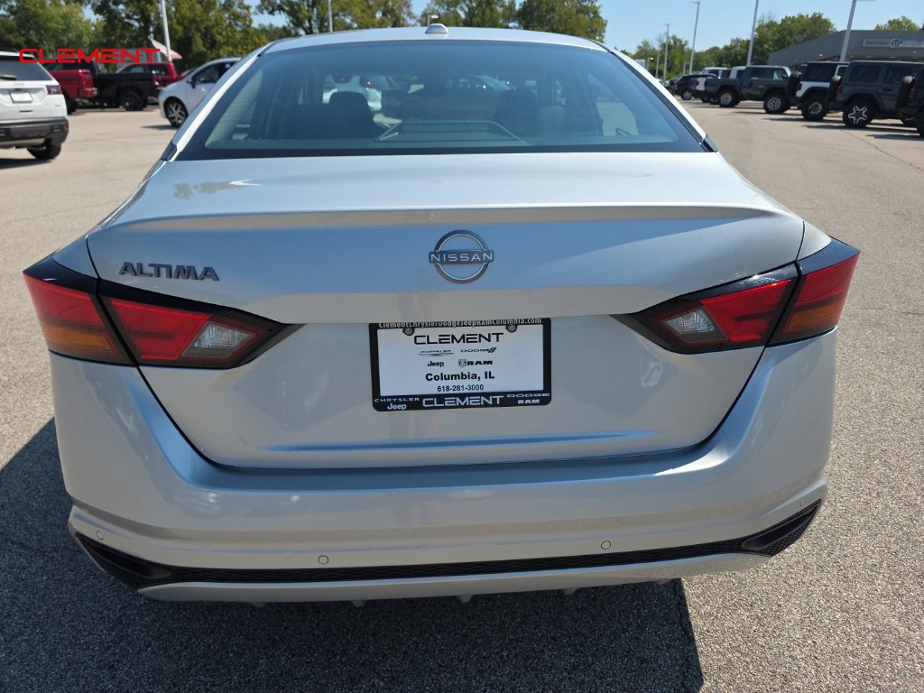 Used 2025 Nissan Altima 2.5 SV FWD image 16