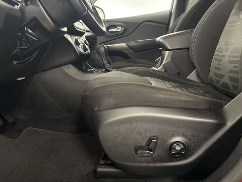 Used 2019 Jeep Cherokee Latitude image 12