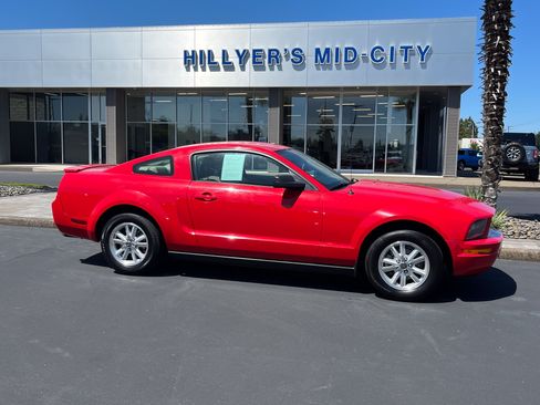 Used 2007 Ford Mustang Premium RWD image 2