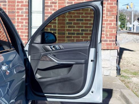 Used 2023 BMW X7 xDrive40i w/ M Sport Package image 32