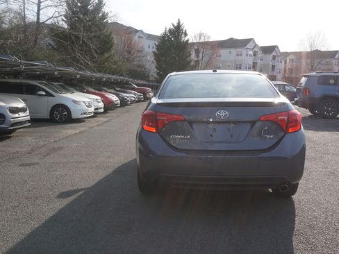 Used 2018 Toyota Corolla SE w/ SE Premium Package image 5