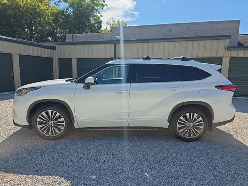 Certified 2020 Toyota Highlander Platinum AWD/4WD image 3