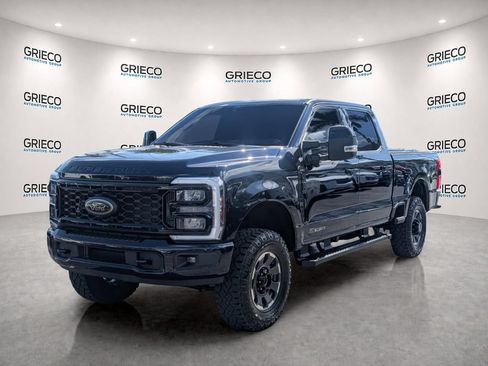 Used 2025 Ford F250 Lariat w/ Black Appearance Package AWD/4WD image 3