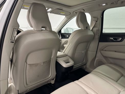 Used 2023 Volvo XC60 B5 Plus image 14