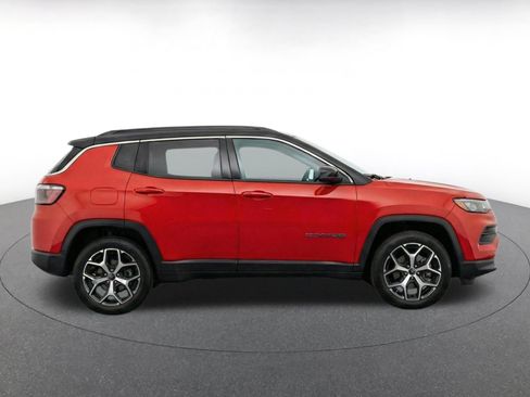 Used 2025 Jeep Compass Limited AWD/4WD image 10