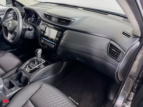 Used 2020 Nissan Rogue SV image 29
