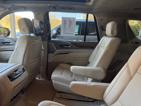 Used 2022 Cadillac Escalade Sport Platinum w/ LPO, ONYX Package image 54