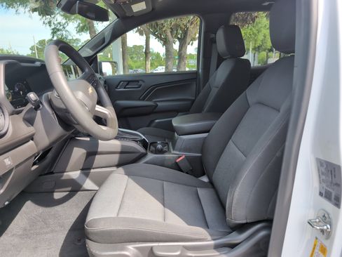Used 2025 Chevrolet Colorado W/T w/ Advanced Trailering Package AWD/4WD image 16