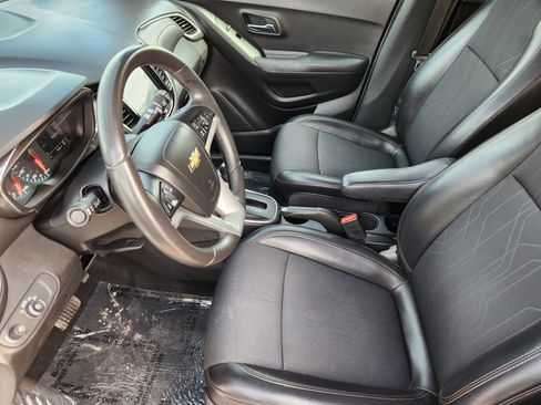 Used 2018 Chevrolet Trax LT w/ LT Convenience Package image 8