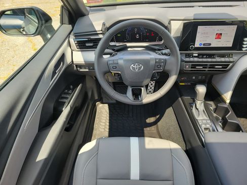 Used 2026 Toyota Camry SE w/ Convenience Package AWD/4WD image 19