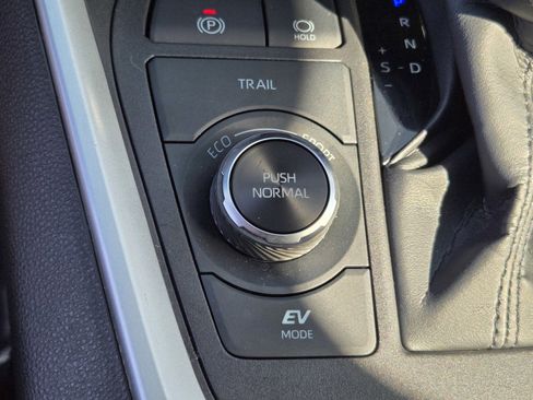 Used 2022 Toyota RAV4 LE AWD/4WD image 20