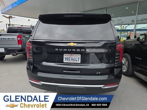 Used 2025 Chevrolet Suburban LT RWD image 5