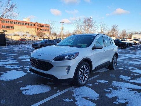 Used 2022 Ford Escape Titanium w/ Class II Trailer Tow Package image 6