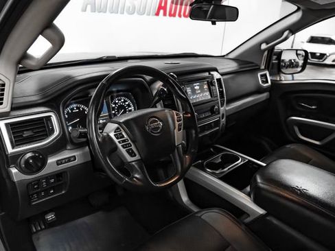 Used 2019 Nissan Titan PRO-4X image 3
